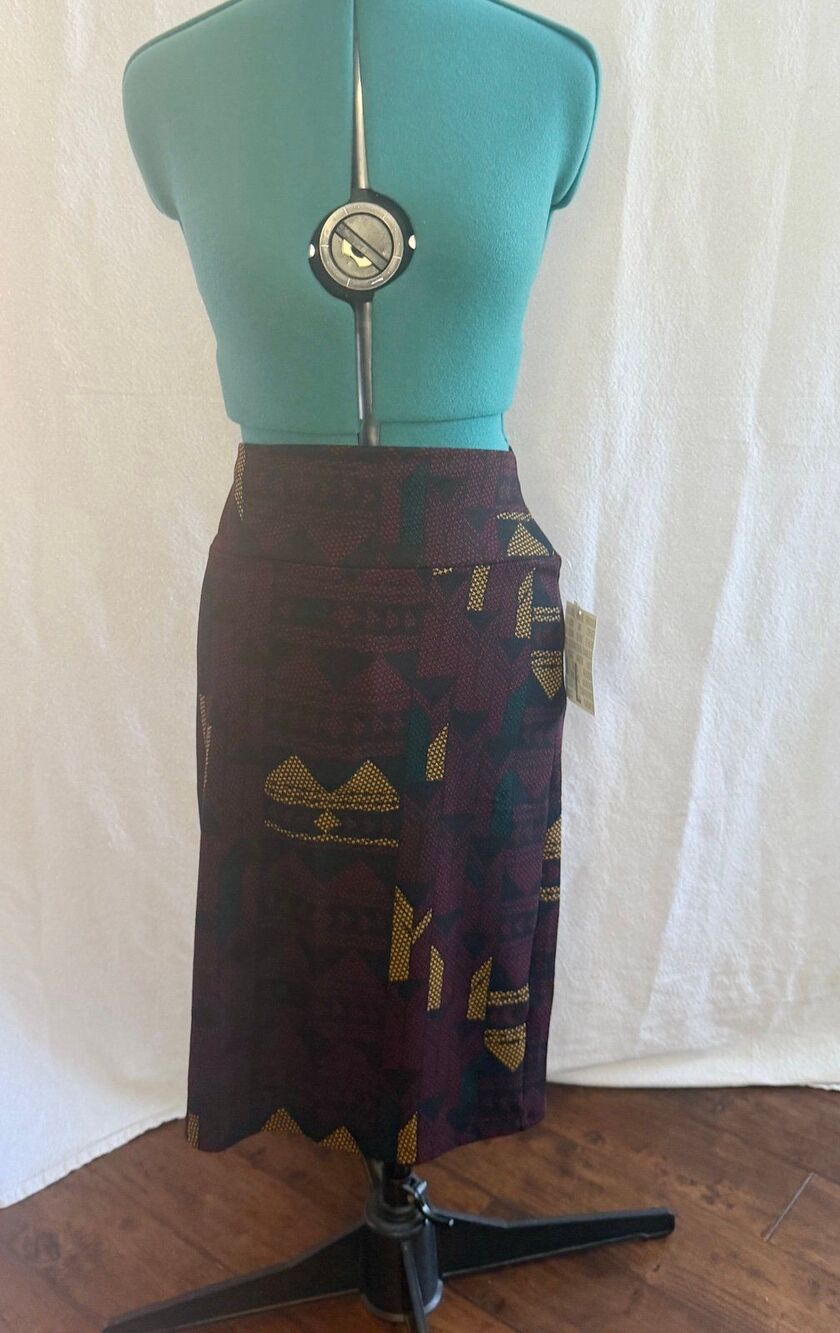 NWT LuLaRoe Cassie skirt. Size large. Brand new with tags.